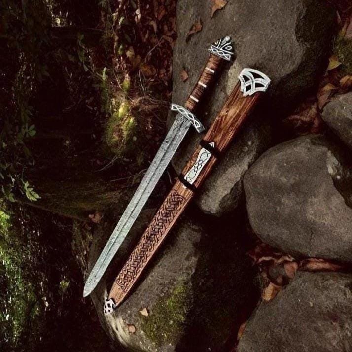 Hand-Forged Damascus Viking Sword: Norse Medieval Decor with Scabbard