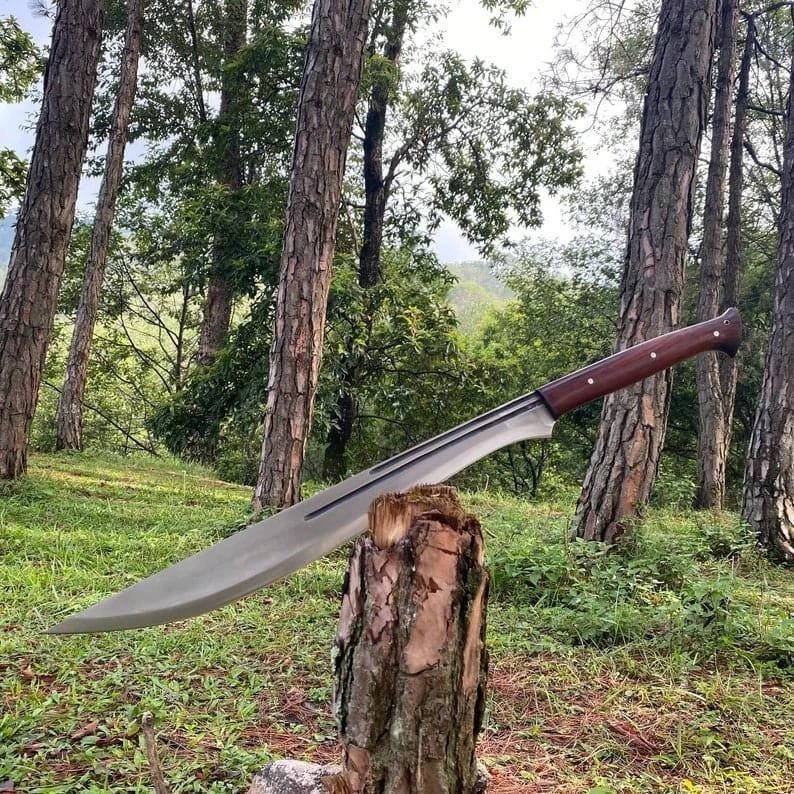 Hand-Forged Carbon Steel Sword: 26" Rosewood Handle, Collectible - Image 8