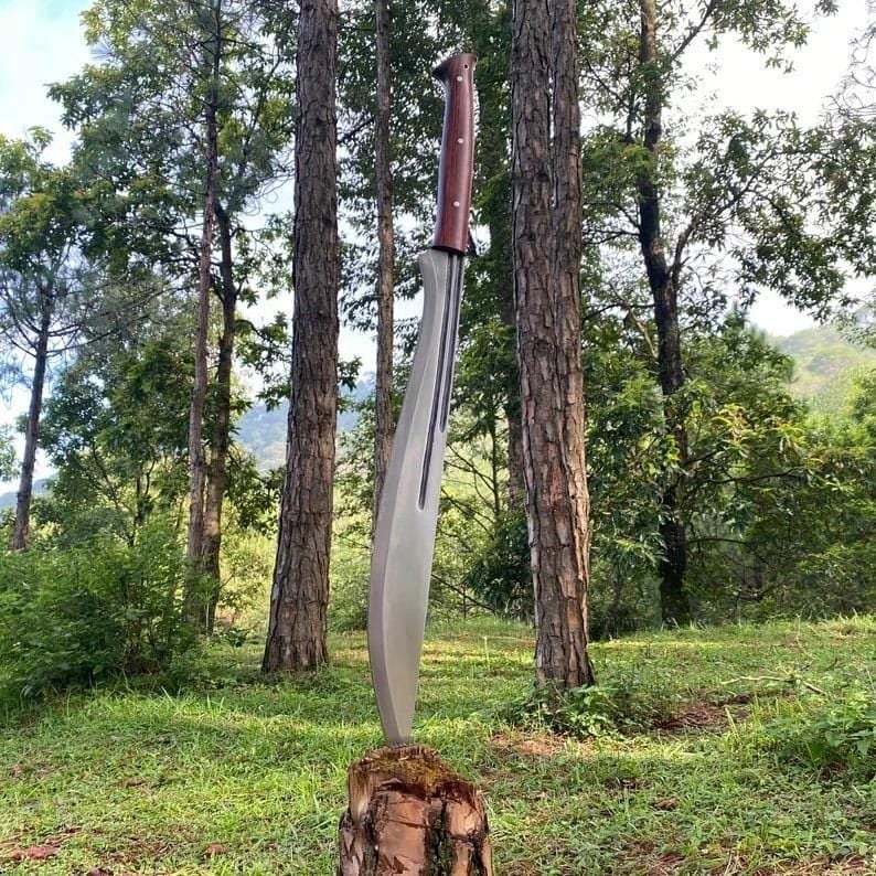 Hand-Forged Carbon Steel Sword: 26" Rosewood Handle, Collectible - Image 7