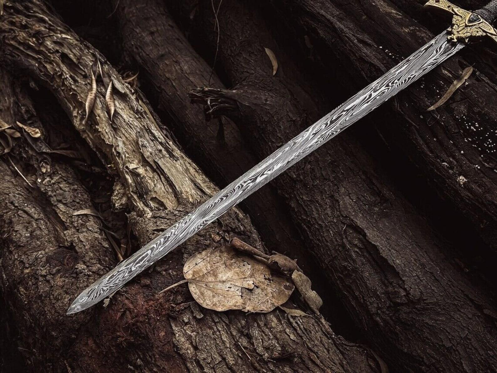 Hand-Forged Damascus Steel Templar Sword with leather sheath - Image 5