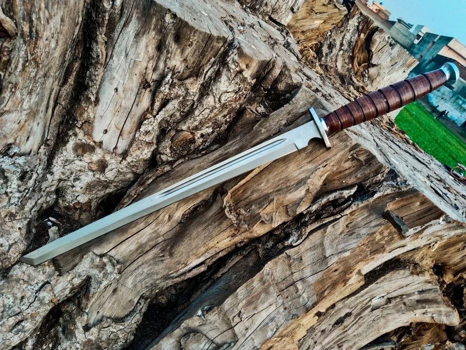Hand-Forged 28-Inch D2 Steel Hunting Sword | Functional Long Blade for Outdoor Use - Image 5