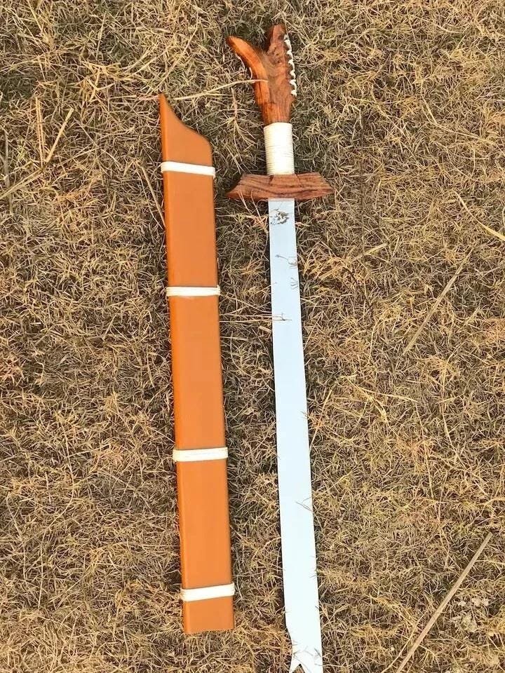Hand-Forged Kampilan Sword, Filipino Historical Blade, Carbon Steel Full Tang, Collector Sword with Scabbard - Image 4